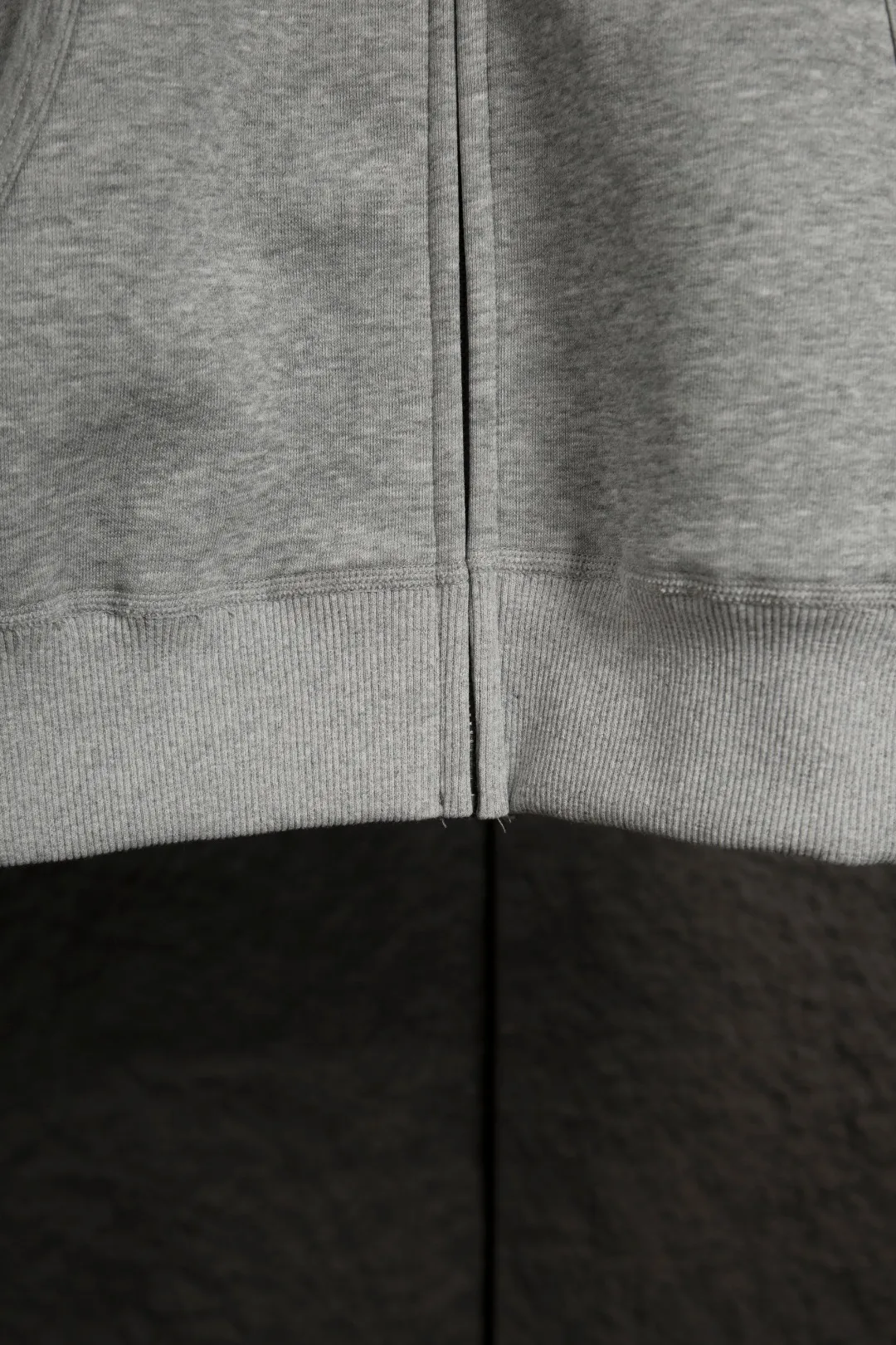 P270 Actual photo [Popular item] Style number: 25104# Color: Navy blue/hemp gray/white Size: S to XL - Ralph Lauren/Ralph Lauren 2025AW Autumn and Winter Bear series stacked topstitch design plaid lining hooded cardigan zipper sweatshirt - Original workmanship consistent Professional four-needle six-thread topstitch design ✅ - Face 370g double-sided cotton heavyweight fabric Contrast color yarn-dyed plaid inside ✅| - Highly restored customized brand zipper 0.8 pure cotton high-density hook and loop bonnet ✅ - RL limited design style Colorful bear logo precision embroidery Bright color contrasting plaid hood inside The upper body is colorful and distinguishes the classic style. Both men and women can easily control it. Simple and clean, versatile and can go wrong. Exposed topstitch 0.8 cm retro primary color hook and loop drawstring. Every detail is perfect.